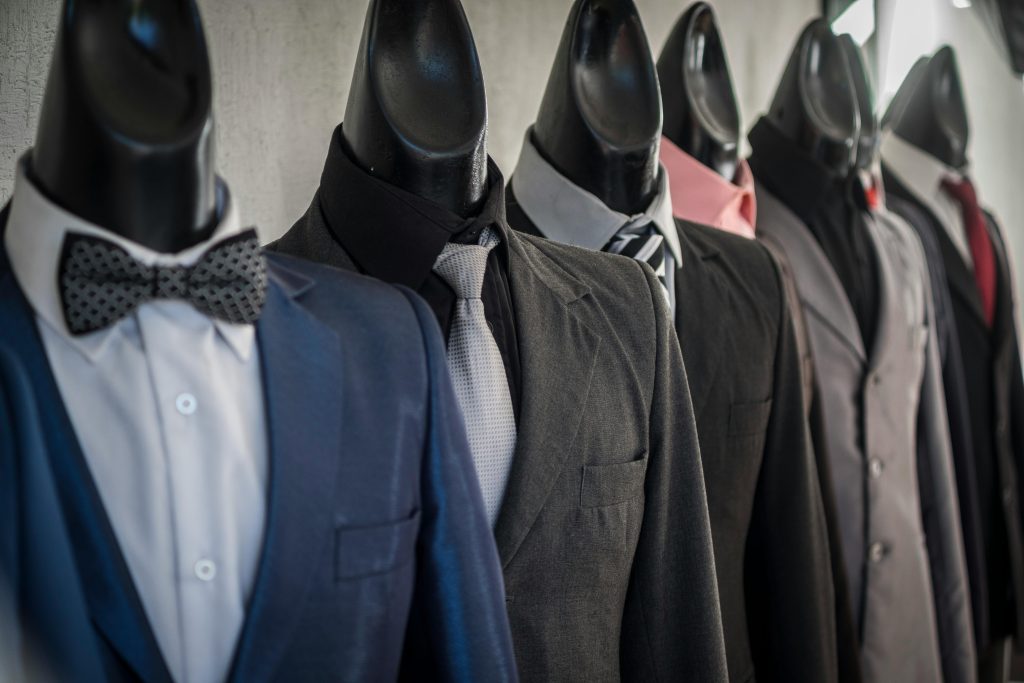 El traje perfecto para tu graduación: cómo elegirlo sin complicarte